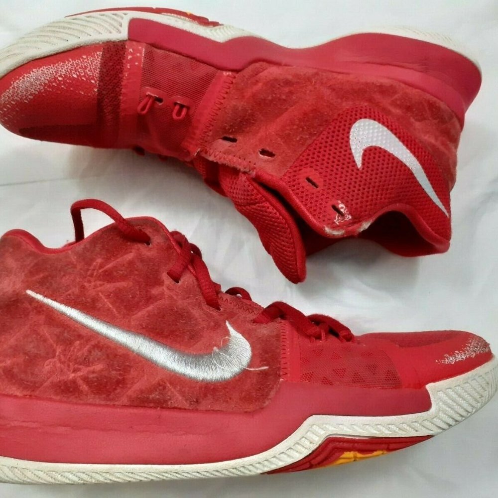 Nike Kyrie 3 GS Basketball Shoes University 5.5Y